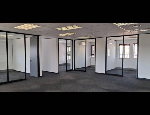BUSINESS PROPERTY TO RENT IN BRYANSTON